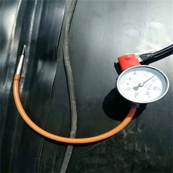 清潔、干燥保證土工膜復(fù)雜施工環(huán)境下質(zhì)量的標(biāo)準(zhǔn)