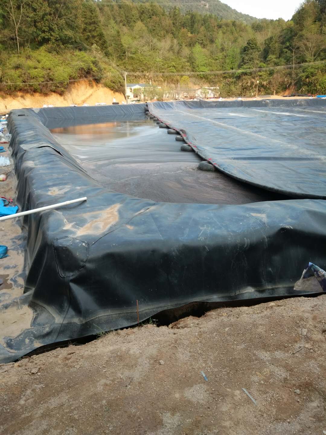 污水蒸發(fā)池利用HDPE土工膜防滲一定好嗎？