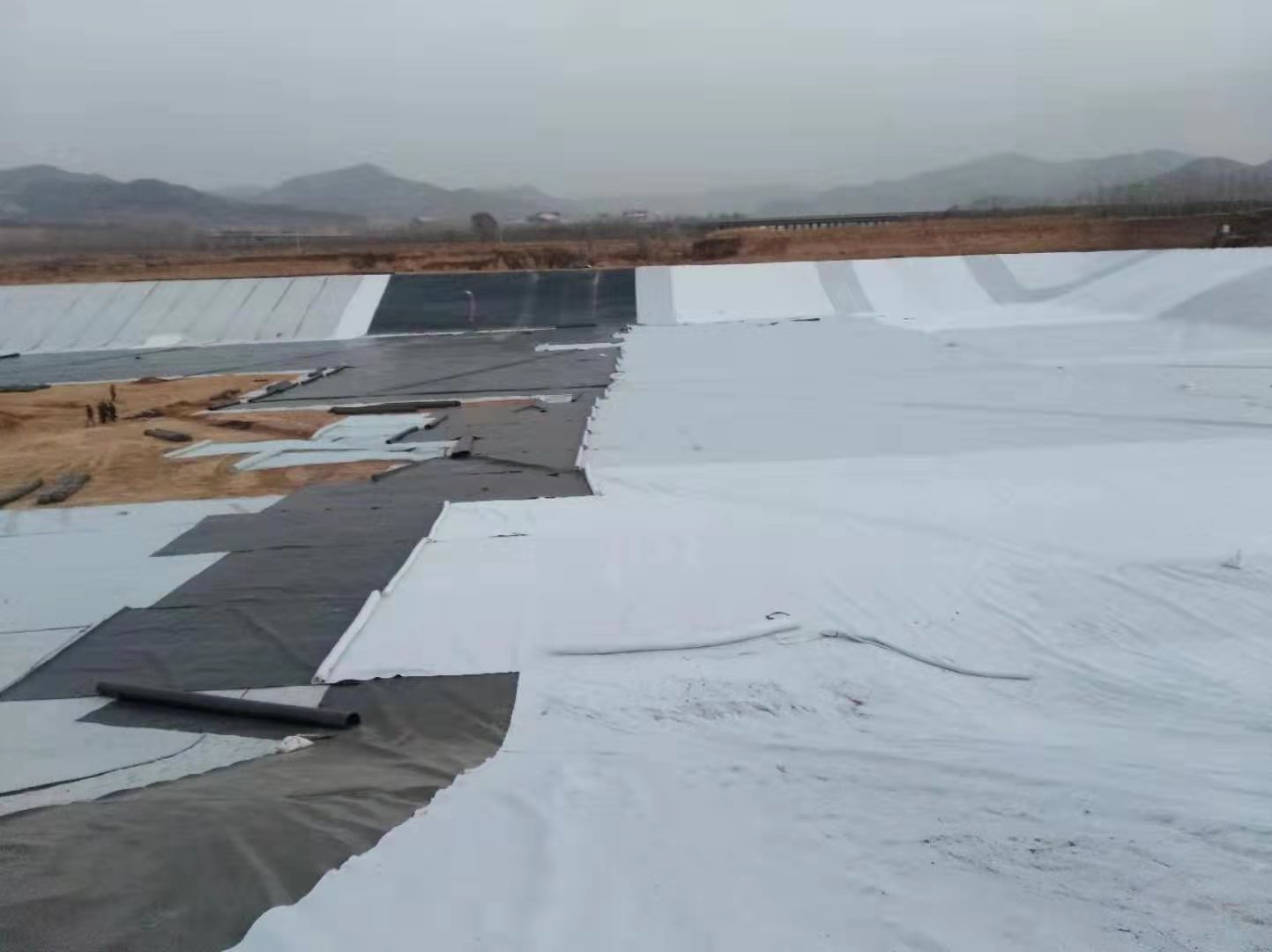 防滲膜破損與滲濾液滲漏速率預(yù)測