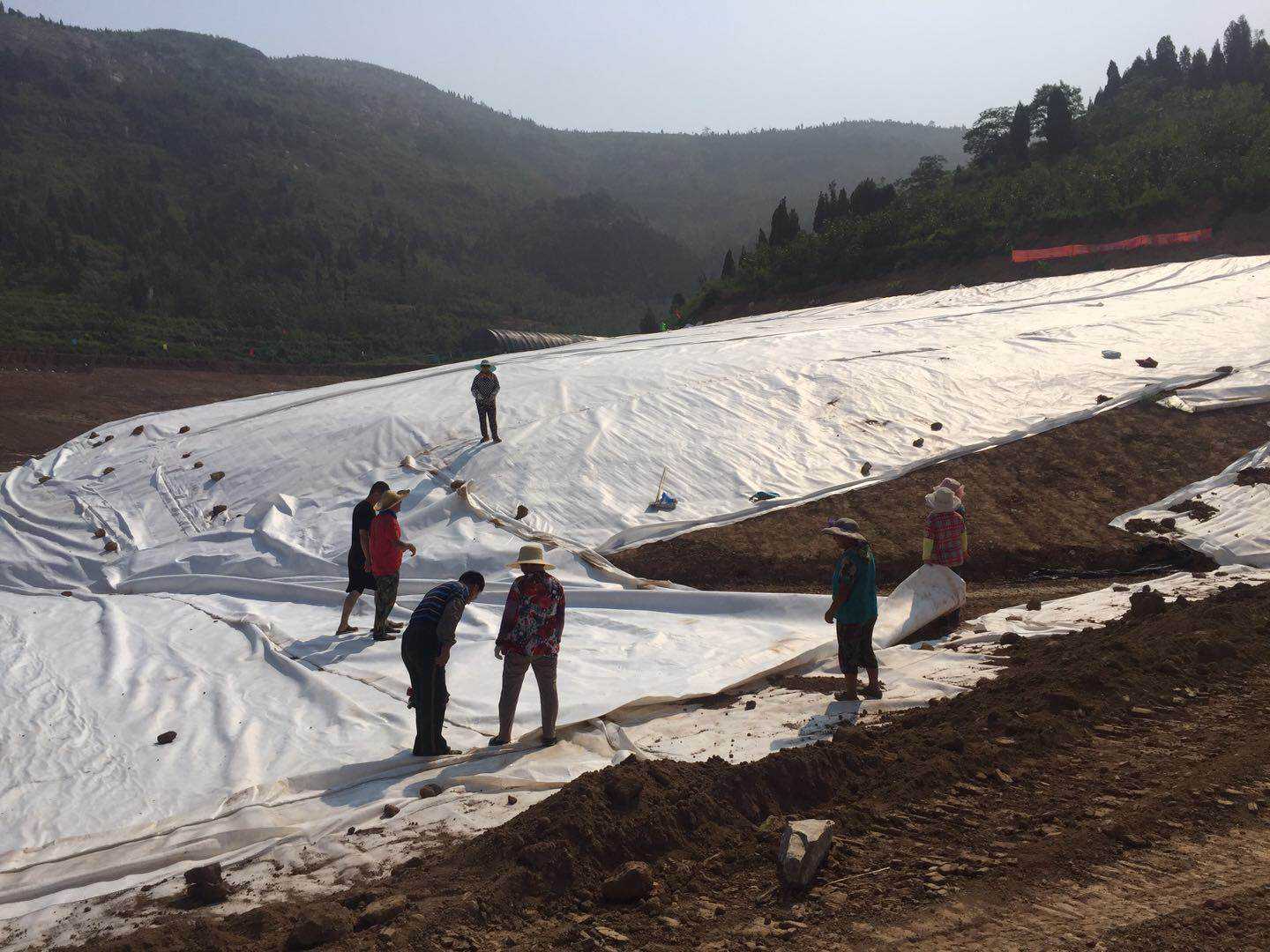 道路采用土工布對(duì)加筋的主要目的
