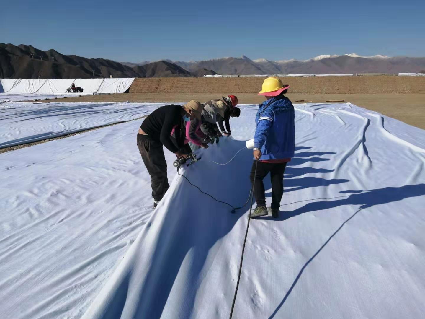 復(fù)合土工膜與混凝土搭接時(如橋墩處)處理措施