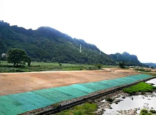 植生毯適用于各種穩(wěn)定的土質(zhì)、土石邊坡，坡度小于或等于30°的作業(yè)帶